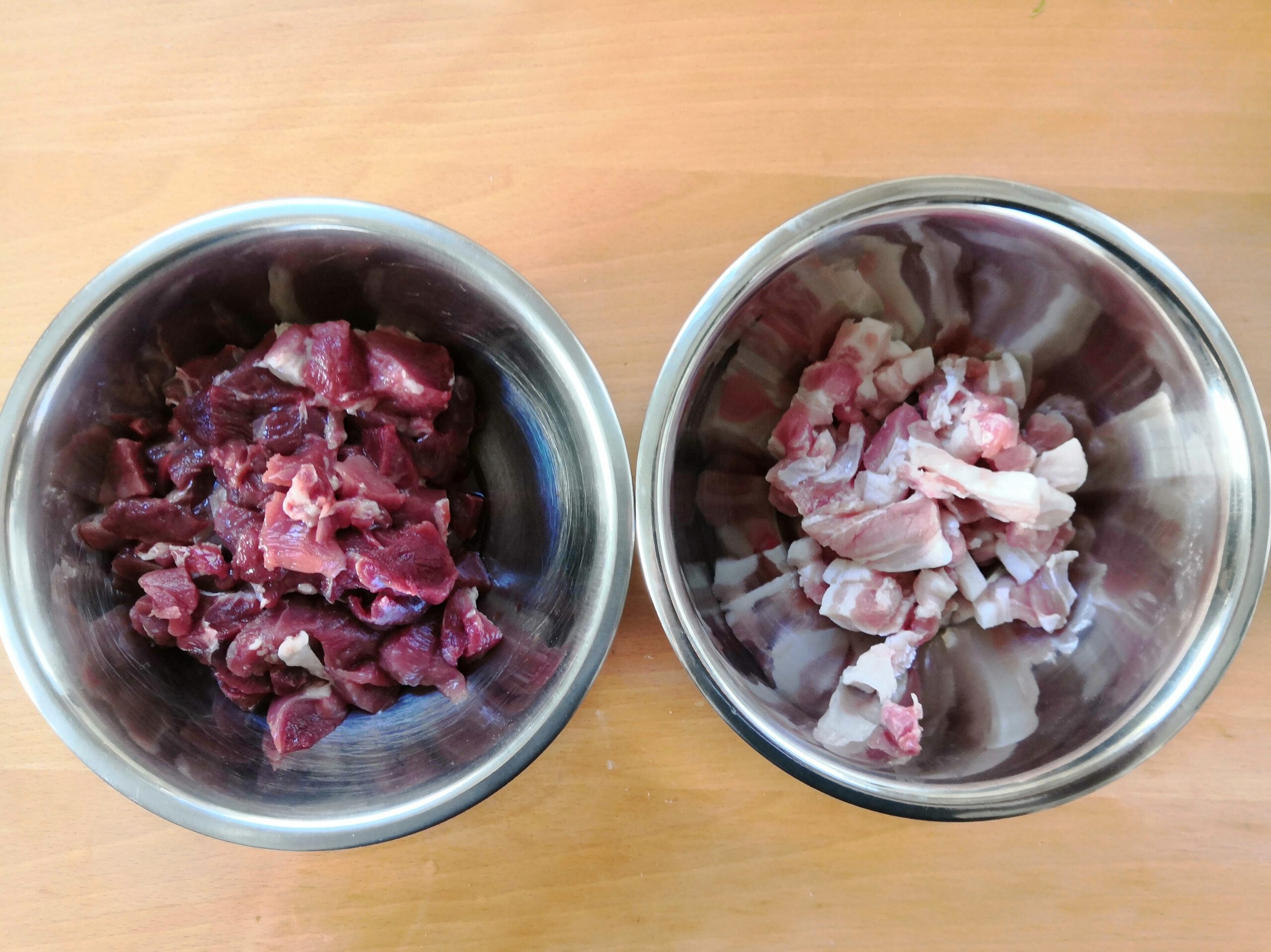 Wildschwein aus der Schulter und Bauchfleisch zum Wolfen